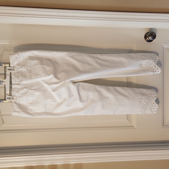 NEW Charter Club White Jeans With Cutout Leg Details - Picture 2 of 4